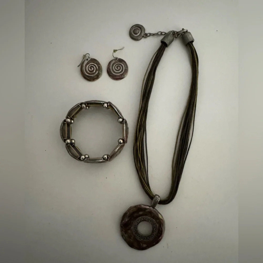 Elegant Silver and Brown Jewelry Set